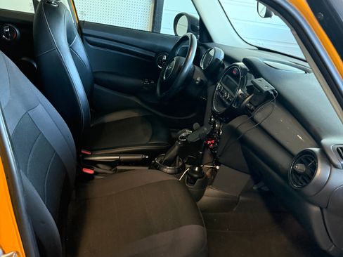 Used 2016 MINI Cooper 4-Door Hardtop FWD image 9