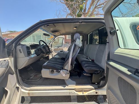 Used 2001 Ford F250 4x4 SuperCab Super Duty image 5