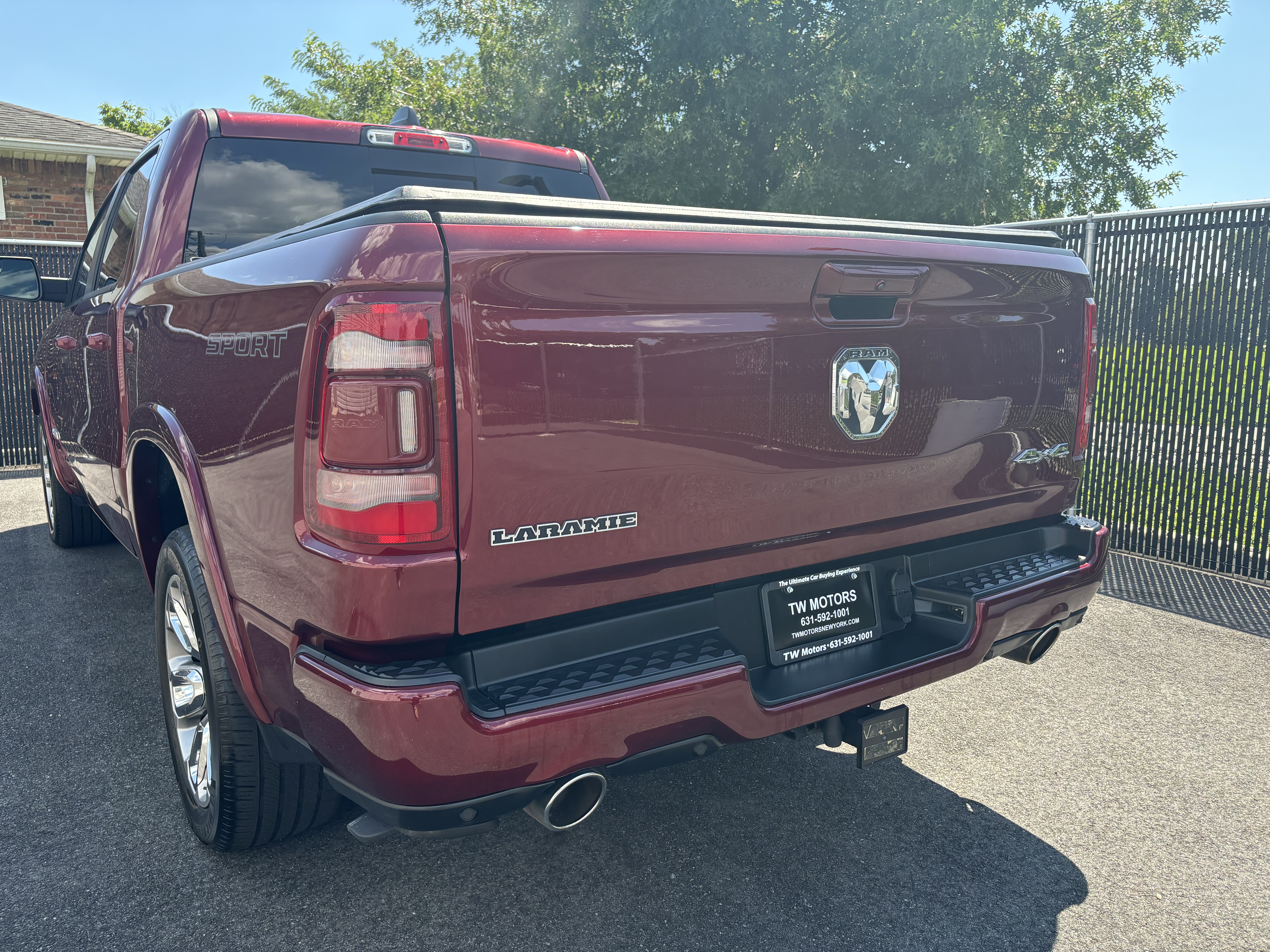Used 2021 RAM 1500 Laramie w/ Sport Appearance Package AWD/4WD image 4
