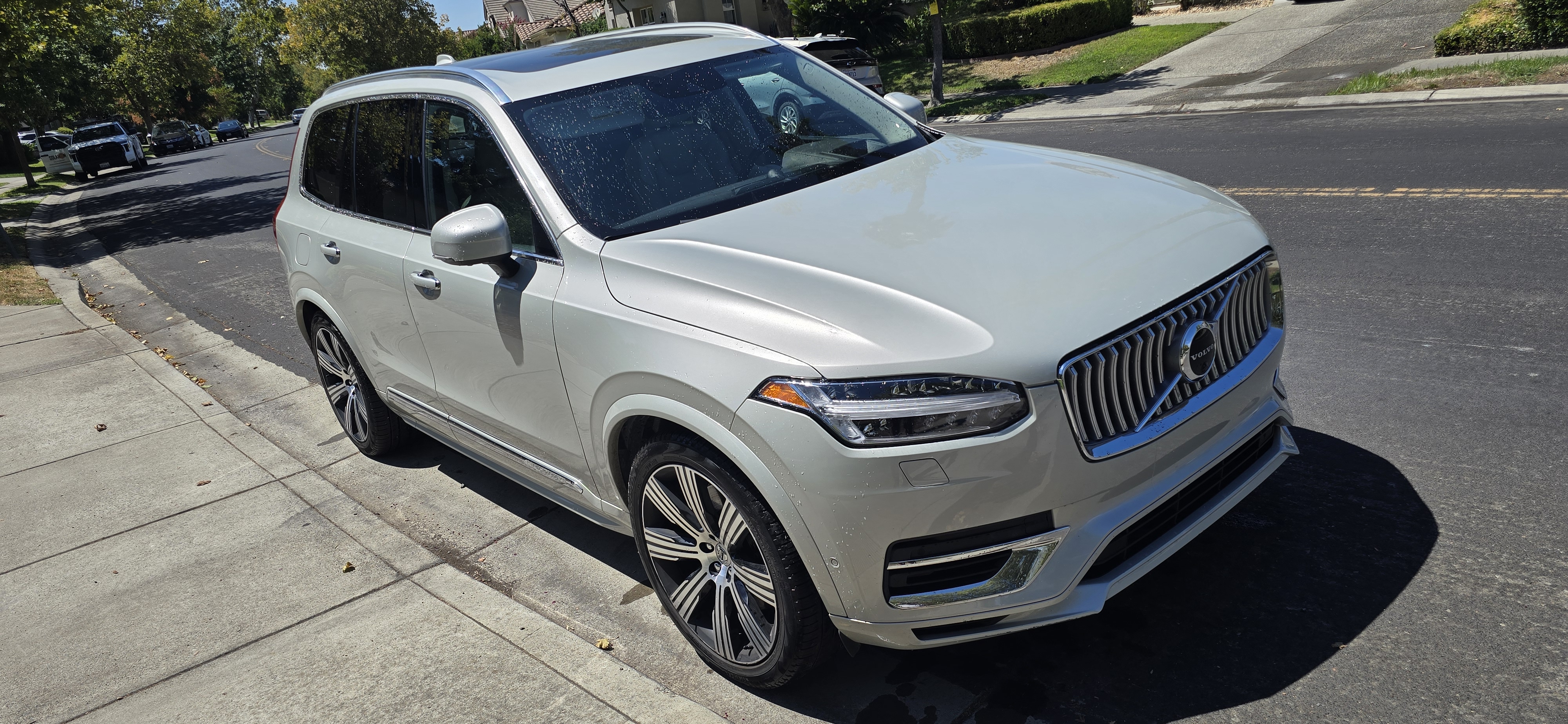 Used 2022 Volvo XC90 T8 Inscription AWD/4WD image 1