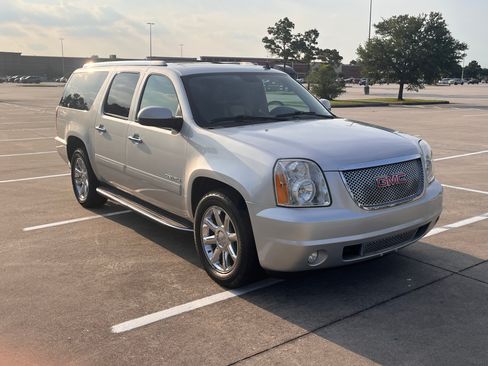 Used 2014 GMC Yukon XL Denali AWD/4WD image 1