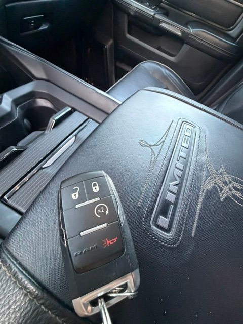 Used 2022 RAM 5500 4x4 Crew Cab image 24