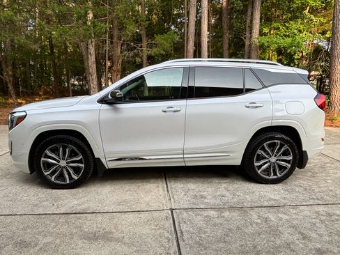 Used 2020 GMC Terrain Denali w/ Denali Premium Package AWD/4WD image 4