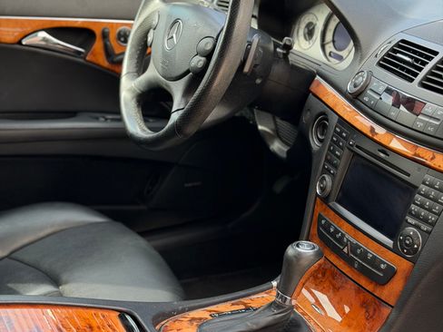 Used 2009 Mercedes-Benz E 350 Sedan image 17