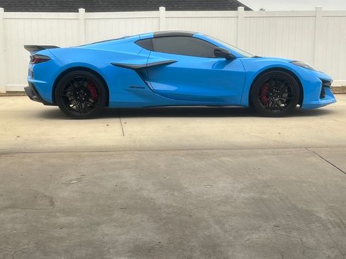 Used 2024 Chevrolet Corvette Z06 image 4