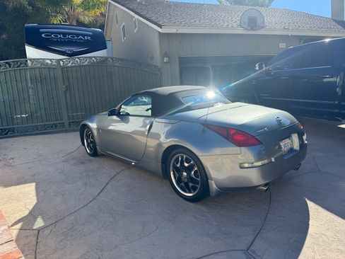 Used 2004 Nissan 350Z Touring RWD image 2