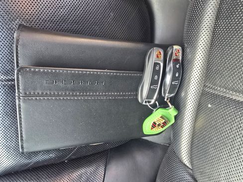 Used 2017 Porsche Cayenne Platinum Edition image 30