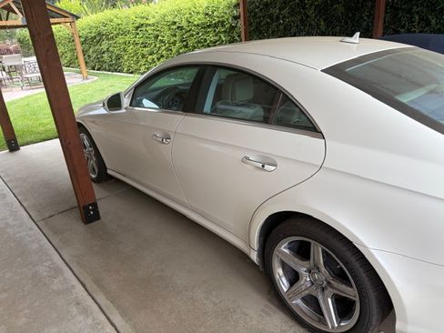 Used 2009 Mercedes-Benz CLS 550 image 2