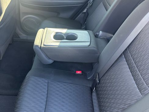 Used 2019 Nissan Rogue SV image 18