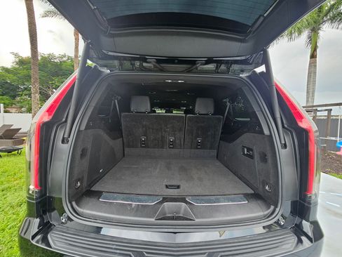 Used 2022 Cadillac Escalade ESV Luxury image 13