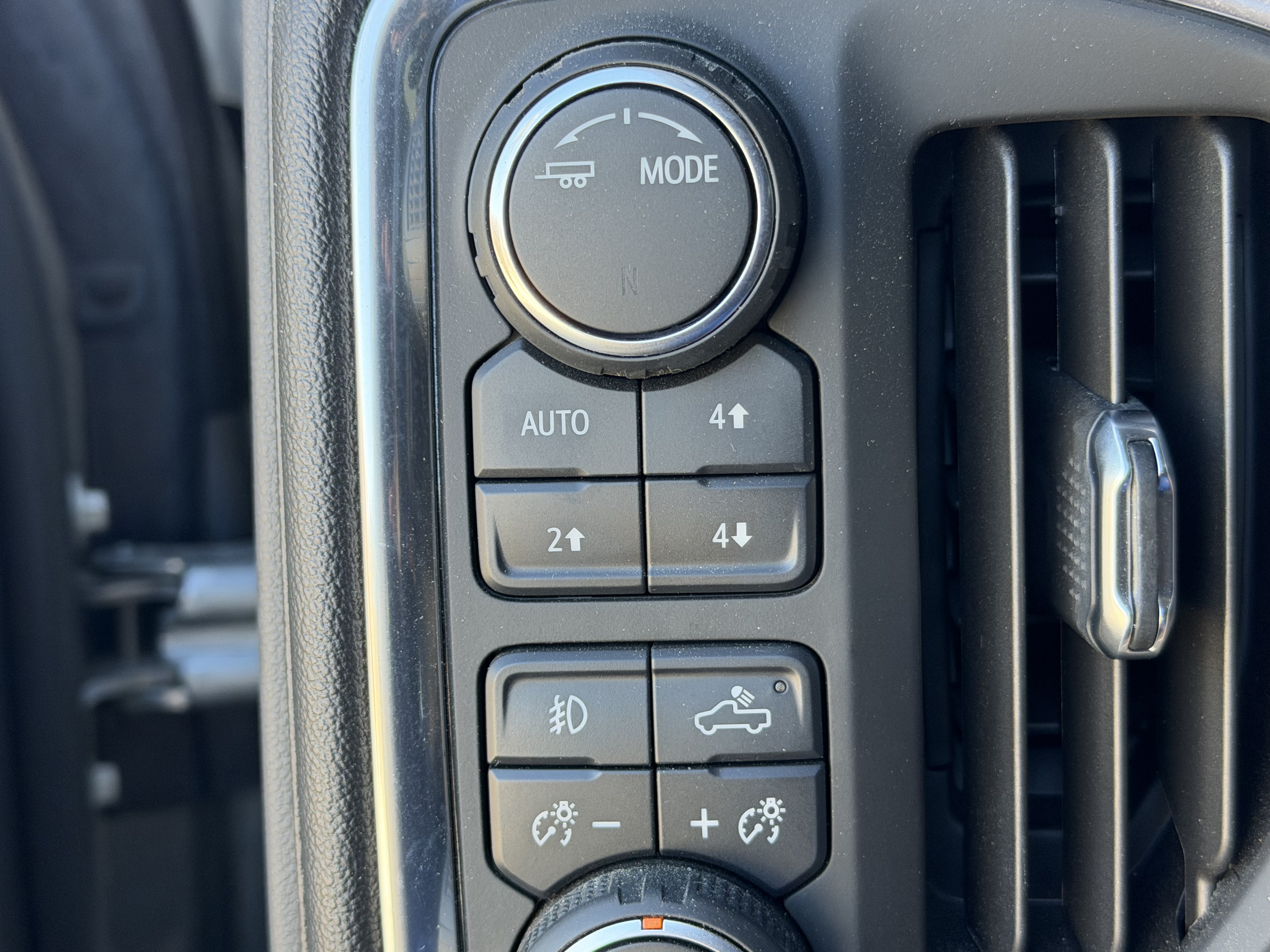 Used 2021 Chevrolet Silverado 1500 LT Trail Boss w/ Convenience Package II AWD/4WD image 19