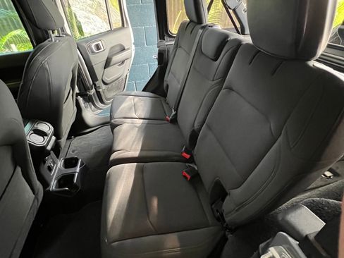 Used 2018 Jeep Wrangler Unlimited Sahara image 19