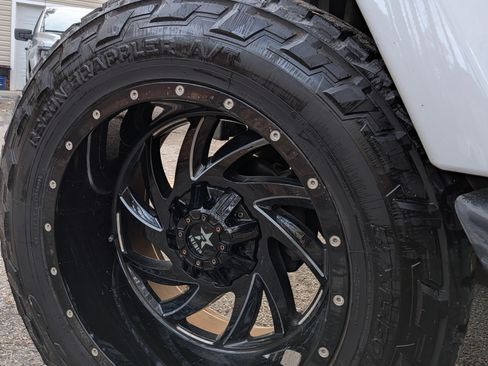 Used 2018 Jeep Wrangler Unlimited Sahara image 11