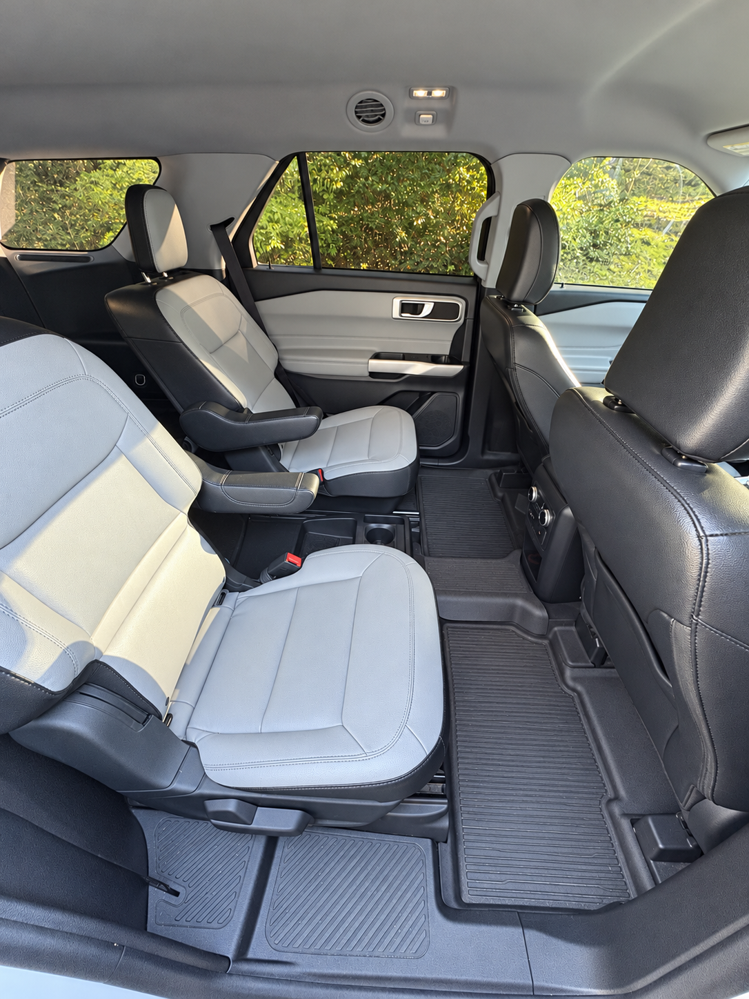 Used 2021 Ford Explorer XLT w/ Equipment Group 202A RWD image 17