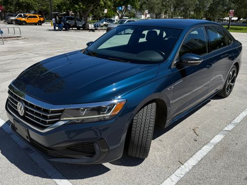 Used 2021 Volkswagen Passat 2.0T R-Line image 1