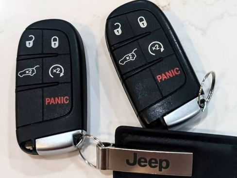 Used 2017 Jeep Grand Cherokee Limited w/ Luxury Group II image 15