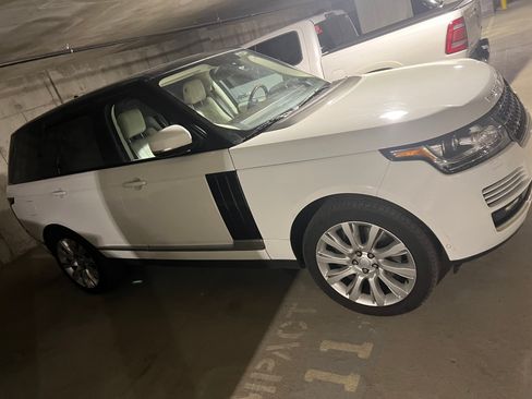 Used 2016 Land Rover Range Rover HSE image 9