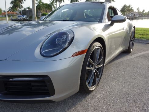 Used 2023 Porsche 911 Carrera image 5