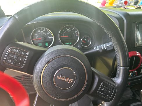 Used 2013 Jeep Wrangler Unlimited Sport image 8