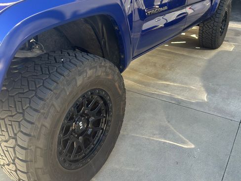 Used 2023 Toyota Tacoma TRD Sport AWD/4WD image 5