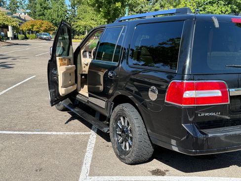 Used 2007 Lincoln Navigator 4WD image 4