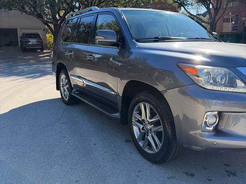 Used 2013 Lexus LX 570 4WD w/ Luxury Pkg image 8