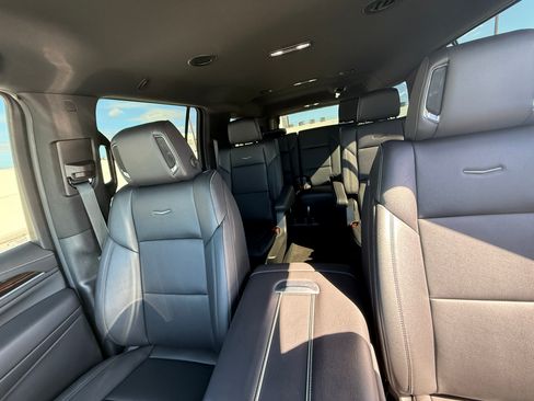 Used 2024 Cadillac Escalade ESV Luxury image 12