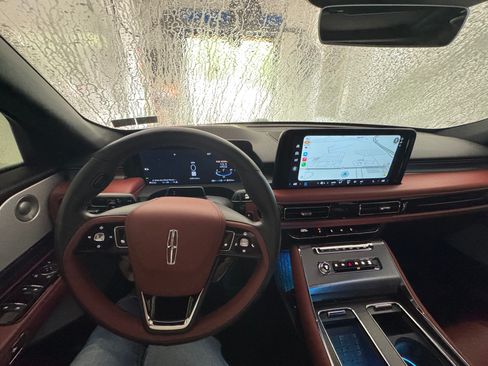 Used 2025 Lincoln Aviator Reserve w/ Equipment Group 201A AWD/4WD image 16