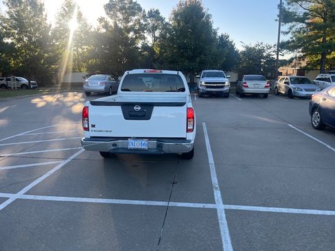 Used 2013 Nissan Frontier S image 6