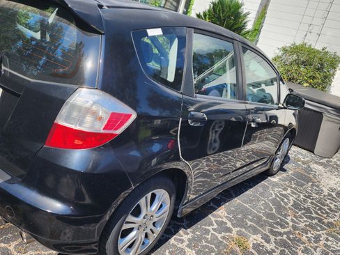 Used 2010 Honda Fit Sport image 2