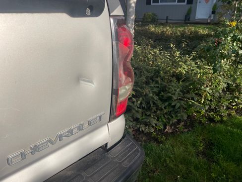 Used 2005 Chevrolet Silverado 1500 4x4 Extended Cab w/ Safe And Sound Package image 8