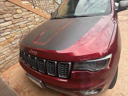 Used 2019 Jeep Grand Cherokee Trailhawk w/ Trailhawk Luxury Group AWD/4WD image 2