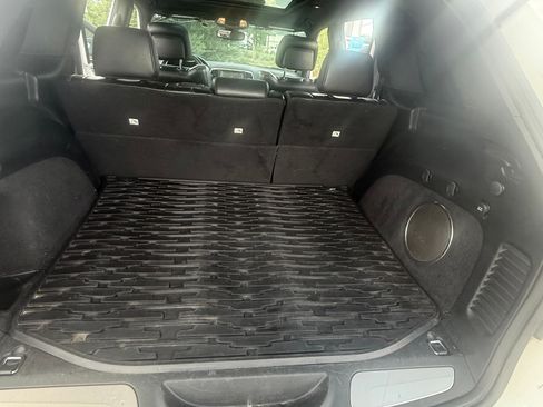 Used 2017 Jeep Grand Cherokee Limited w/ Luxury Group II RWD image 9