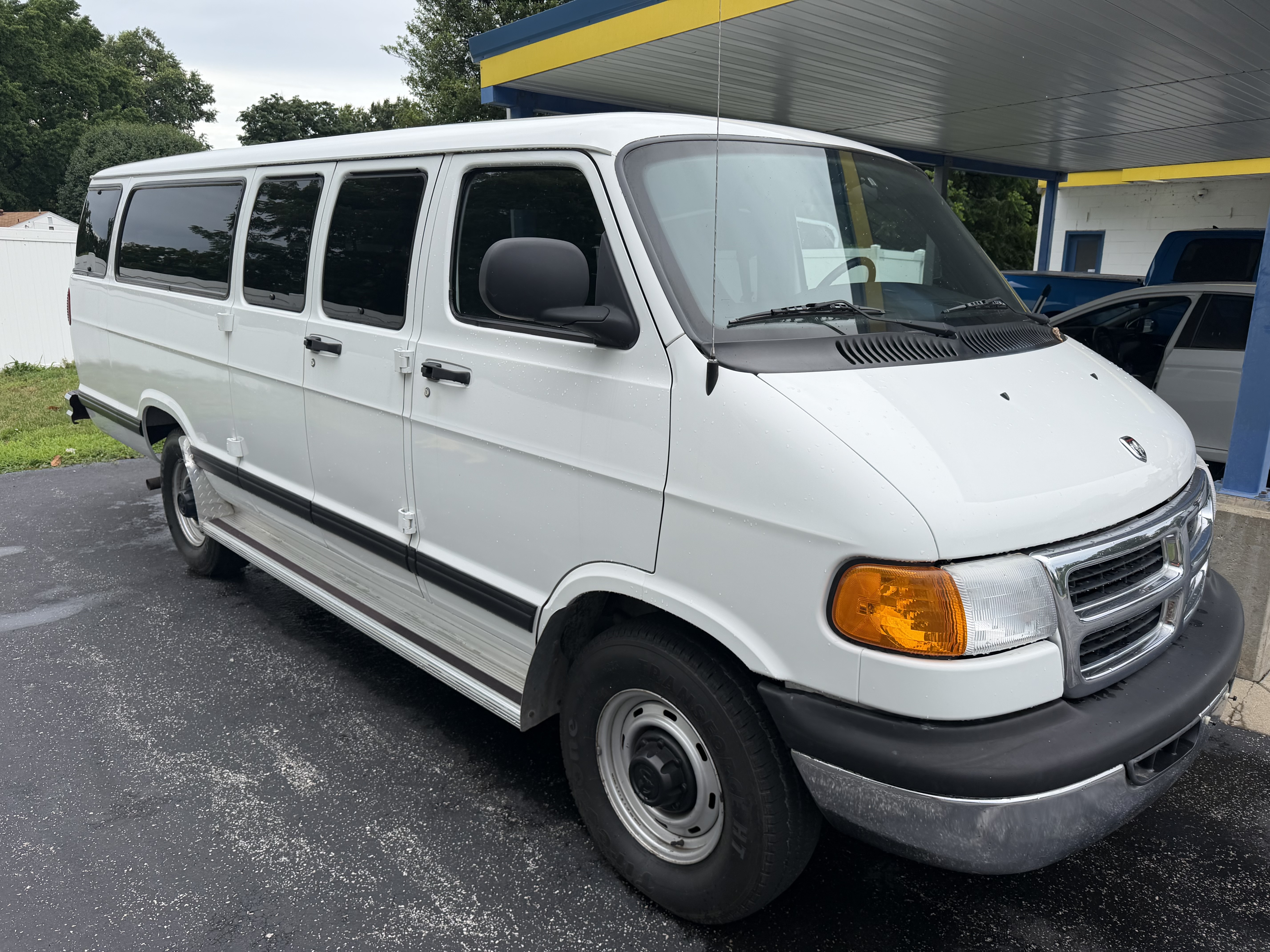 Used 2001 Dodge B3500 RWD image 1