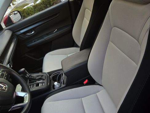 Used 2025 Honda CR-V LX image 8