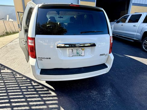 Used 2010 Dodge Grand Caravan SXT image 12