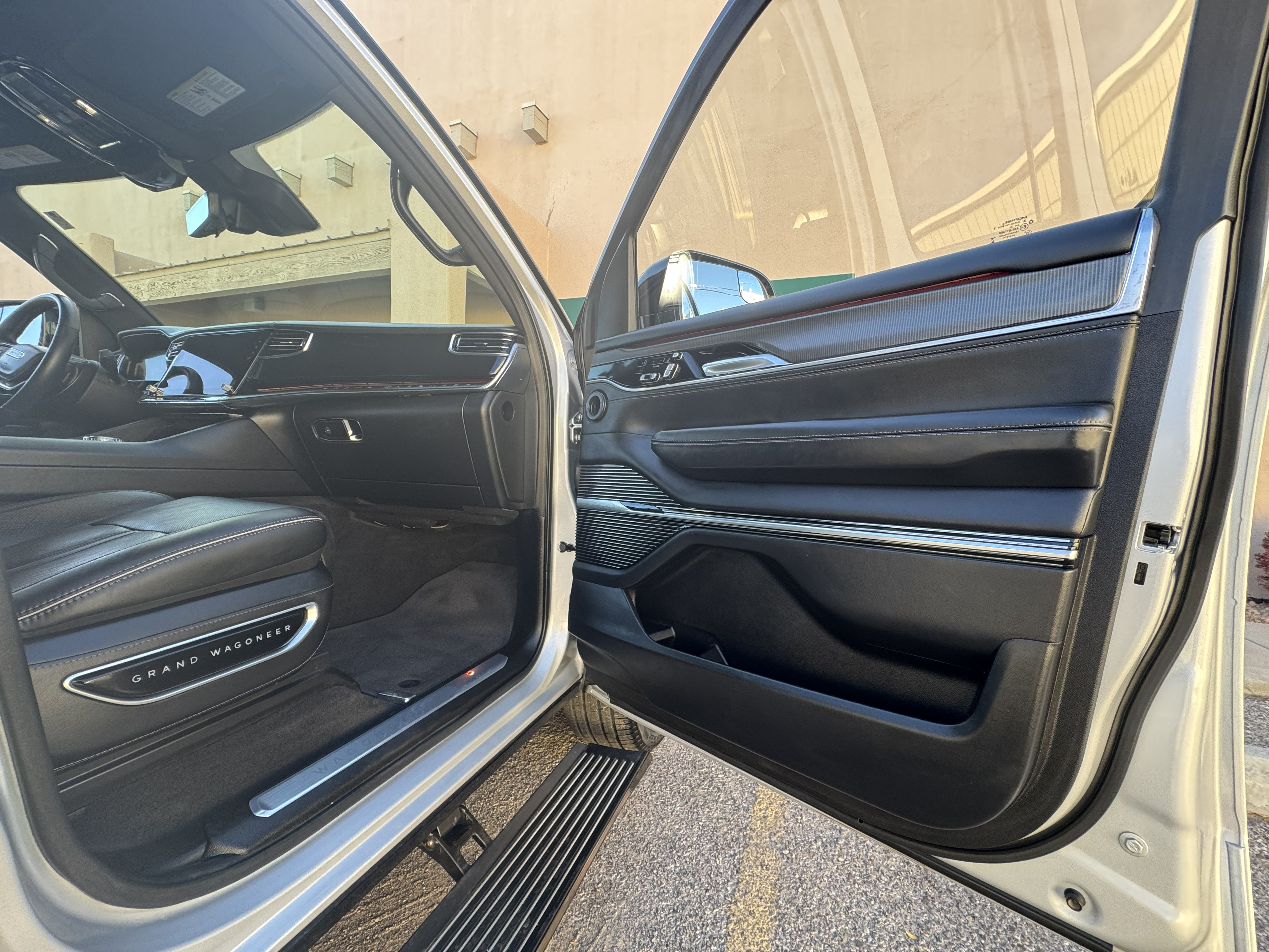 Used 2023 Jeep Grand Wagoneer Series II AWD/4WD image 9