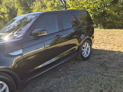 Used 2018 Land Rover Discovery SE image 9