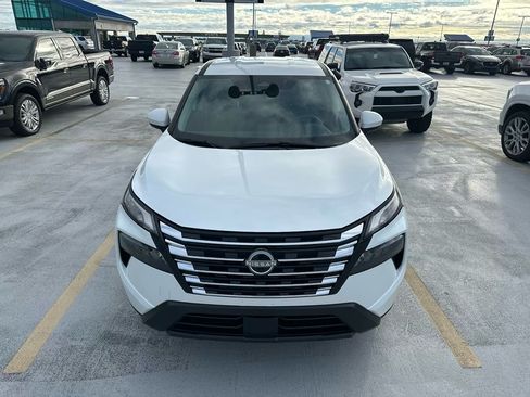 Used 2025 Nissan Rogue SV image 1