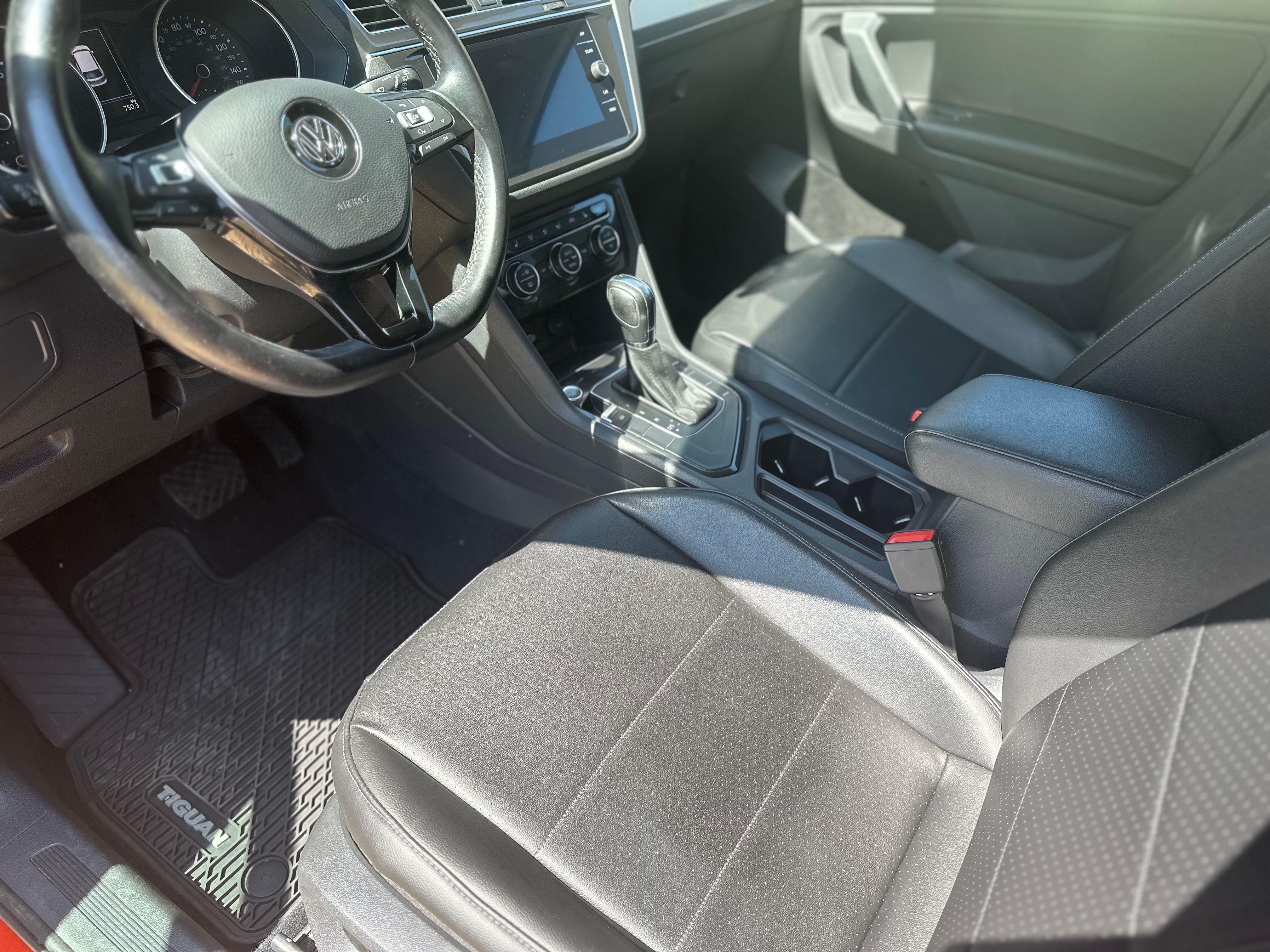 Used 2018 Volkswagen Tiguan SE FWD image 6