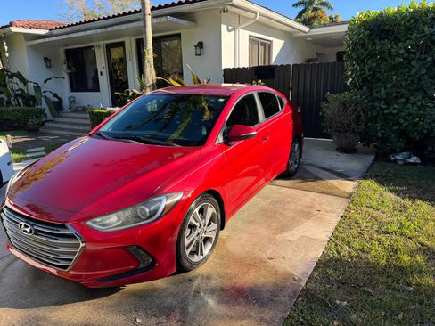 Used 2018 Hyundai Elantra Limited image 2