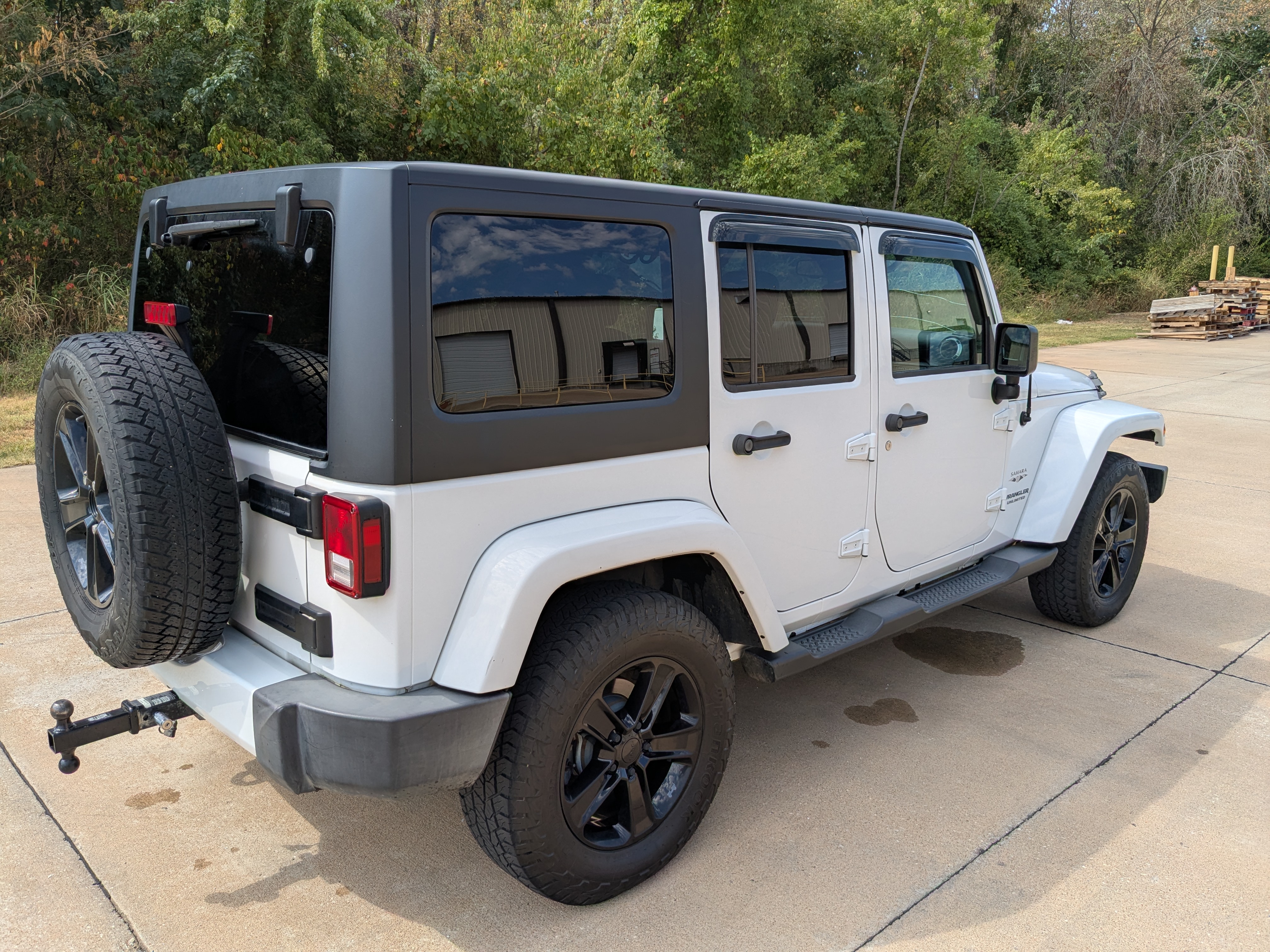 Used 2016 Jeep Wrangler Unlimited Sahara w/ Connectivity Group AWD/4WD image 6