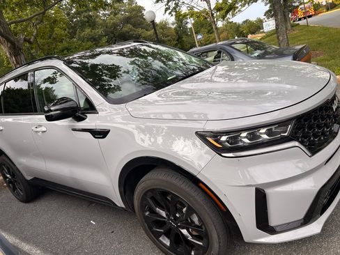 Used 2023 Kia Sorento SX AWD/4WD image 2