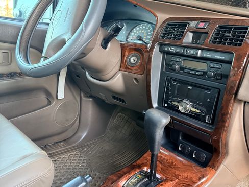 Used 2000 Toyota 4Runner Limited image 16