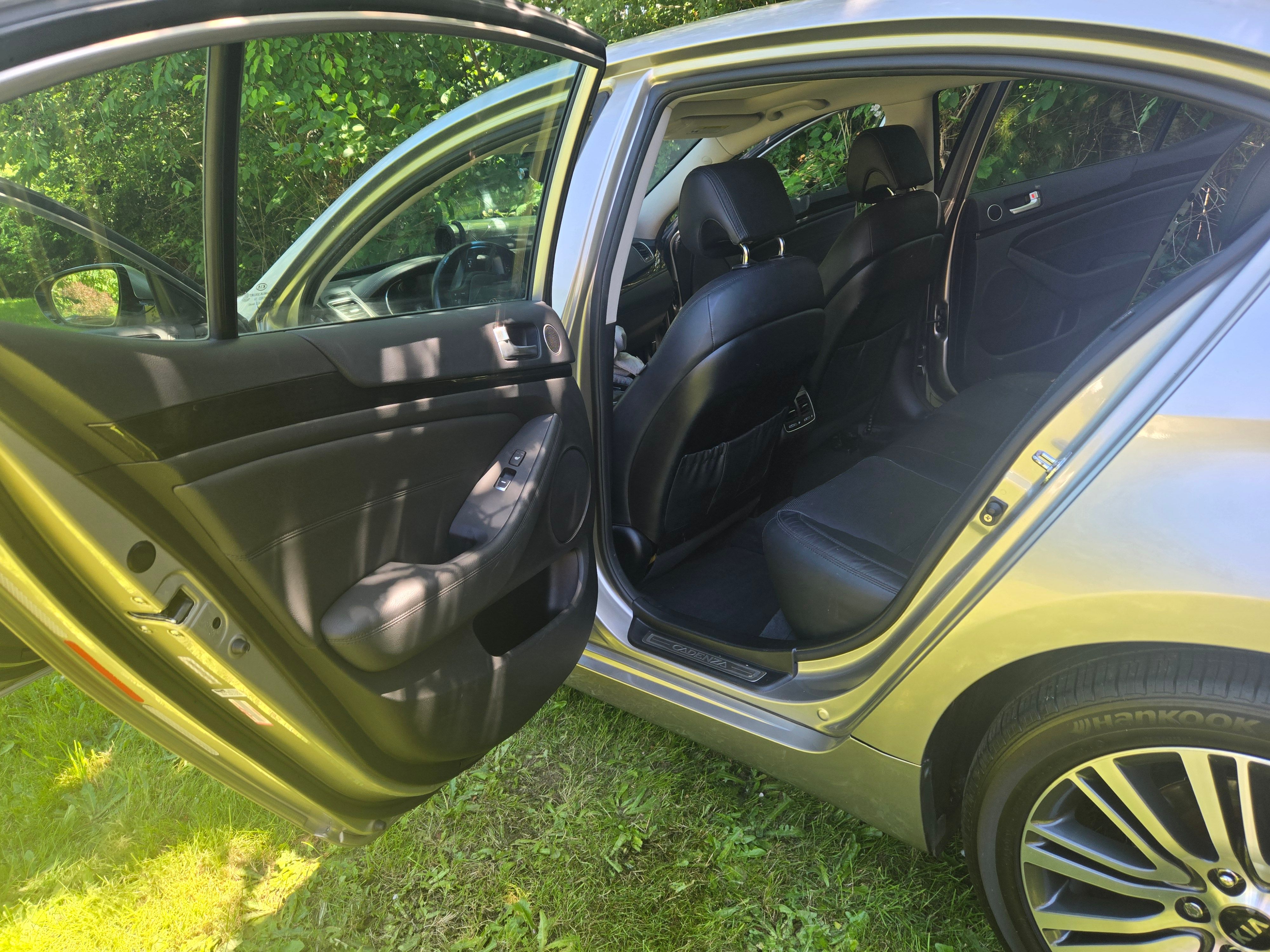 Used 2015 Kia Cadenza Premium w/ Luxury Package FWD image 14
