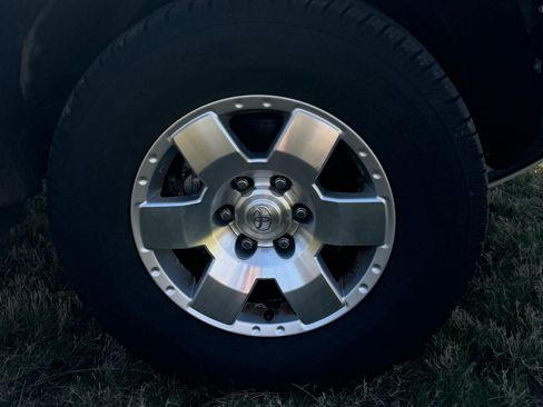 Used 2007 Toyota FJ Cruiser Sport Utility 2D image 12