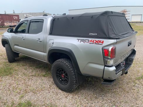 Used 2022 Toyota Tacoma TRD Off-Road w/ TRD Premium Off Road Package AWD/4WD image 6