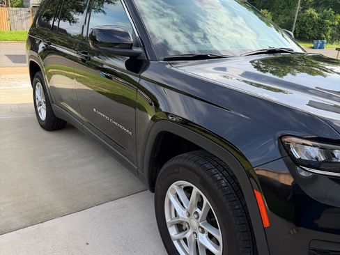 Used 2025 Jeep Grand Cherokee L Laredo RWD image 2