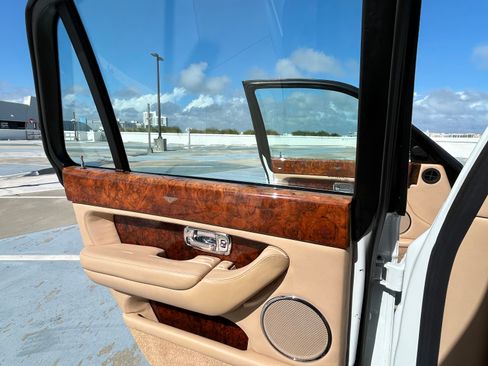 Used 2005 Bentley Arnage R image 21