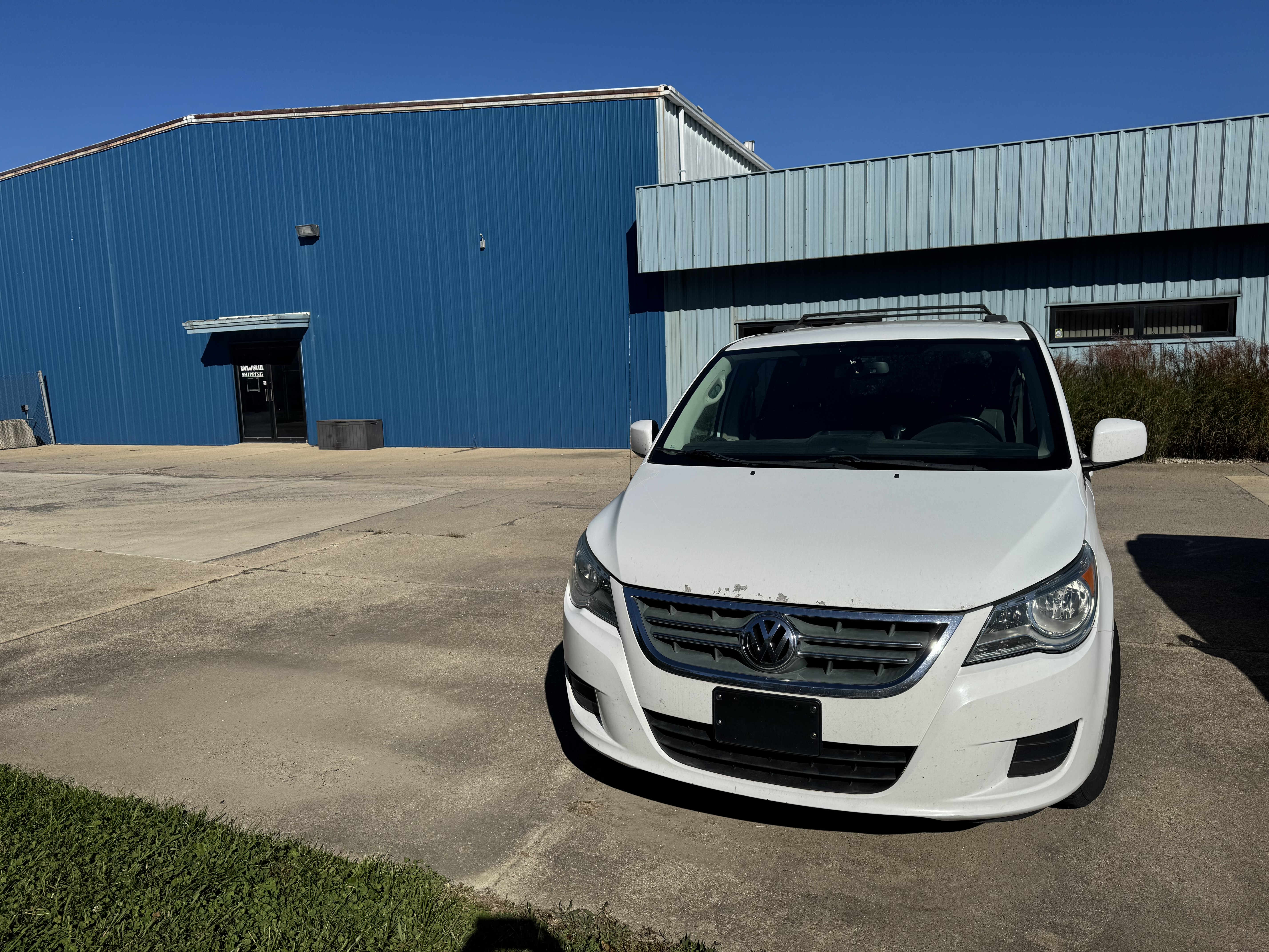 Used 2013 Volkswagen Routan SE FWD image 4